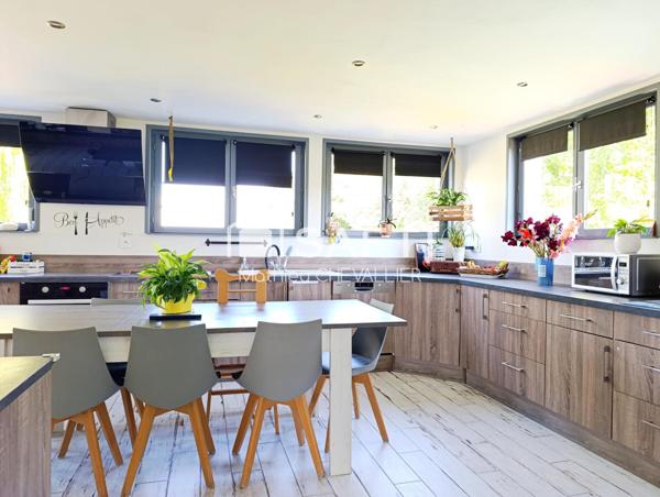 Maison familiale 168 m² avec dépendances & box à chevaux