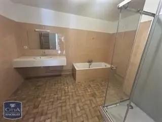 Appartement à louer 4 pièces 146.64m²