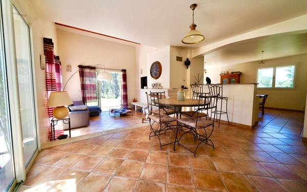 Maison à vendre    6 pièces •  Istres