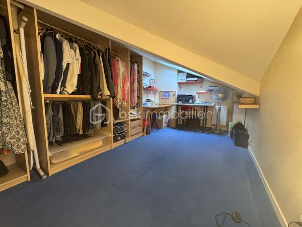📍 Emplacement idéal en plein centre ville  ! 

Situé en plein cœur de Magny-le-Hongre, ce spacieux duplex de près de 82 m² loi carrez 95 m2 surface utile ( rare volume pour un F3 sure le secteur ) vous séduira par sa localisation privilégiée, à proximité immédiate de toutes les commodités : écoles, commerces, transports, etc.

✨ Les atouts de ce bien :

Grand F3 en duplex au deuxième et dernier étage 
Loggia , terrasse de plus de 8 m², idéale pour vos moments de détente qui donne sur l'espace arboré à l'intérieur de la résidence 
2 places de parking privatives + 1 box fermé
Aucun vis-à-vis, calme assuré

🛋️ Au rez-de-chaussée :

Une très belle pièce de vie lumineuse

Une grande cuisine séparée , aménagée et équipée avec goût avec des matériaux de qualités , offrant un espace convivial et fonctionnel

🛏️ À l’étage mansardé :

2 chambres confortables
Une pièce polyvalente d’environ 15 m² (salle de jeux, bureau, salon TV ou chambre d’amis, à aménager selon vos besoins)
Une salle d’eau
et un WC séparés

🔧 À noter : Quelques travaux de rafraîchissement à prévoir surtout  à l’étage, pour personnaliser ce bel espace à votre image.

📐 Superficie : 82 m²
🌿 Extérieur : Loggia de plus de 8 m²
🚗 Stationnement : 2 places + 1 box fermé

Certaines  photos mises en ligne sont générées avec l' ia afin de vous permettre de mieux apprécier tout le potentiel de ce bien et donner une nouvelle perspective à se que pourrait être l'appartement avec une nouvelle décoration.

 Une opportunité rare à Magny-le-Hongre : un F3 de cette superficie, en plein centre-ville, c’est une perle à ne pas laisser passer ! 

📞 Pour plus d'informations ou organiser une visite, contactez moi  dès maintenant.