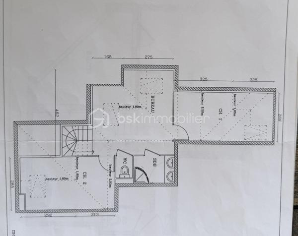 📍 Emplacement idéal en plein centre ville  ! 

Situé en plein cœur de Magny-le-Hongre, ce spacieux duplex de près de 82 m² loi carrez 95 m2 surface utile ( rare volume pour un F3 sure le secteur ) vous séduira par sa localisation privilégiée, à proximité immédiate de toutes les commodités : écoles, commerces, transports, etc.

✨ Les atouts de ce bien :

Grand F3 en duplex au deuxième et dernier étage 
Loggia , terrasse de plus de 8 m², idéale pour vos moments de détente qui donne sur l'espace arboré à l'intérieur de la résidence 
2 places de parking privatives + 1 box fermé
Aucun vis-à-vis, calme assuré

🛋️ Au rez-de-chaussée :

Une très belle pièce de vie lumineuse

Une grande cuisine séparée , aménagée et équipée avec goût avec des matériaux de qualités , offrant un espace convivial et fonctionnel

🛏️ À l’étage mansardé :

2 chambres confortables
Une pièce polyvalente d’environ 15 m² (salle de jeux, bureau, salon TV ou chambre d’amis, à aménager selon vos besoins)
Une salle d’eau
et un WC séparés

🔧 À noter : Quelques travaux de rafraîchissement à prévoir surtout  à l’étage, pour personnaliser ce bel espace à votre image.

📐 Superficie : 82 m²
🌿 Extérieur : Loggia de plus de 8 m²
🚗 Stationnement : 2 places + 1 box fermé

Certaines  photos mises en ligne sont générées avec l' ia afin de vous permettre de mieux apprécier tout le potentiel de ce bien et donner une nouvelle perspective à se que pourrait être l'appartement avec une nouvelle décoration.

 Une opportunité rare à Magny-le-Hongre : un F3 de cette superficie, en plein centre-ville, c’est une perle à ne pas laisser passer ! 

📞 Pour plus d'informations ou organiser une visite, contactez moi  dès maintenant.