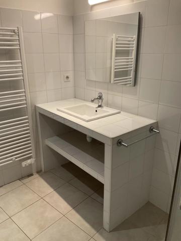 Location                                                      Maison de village
                        
                     3 pièces                      82 m2                     à Pourrières