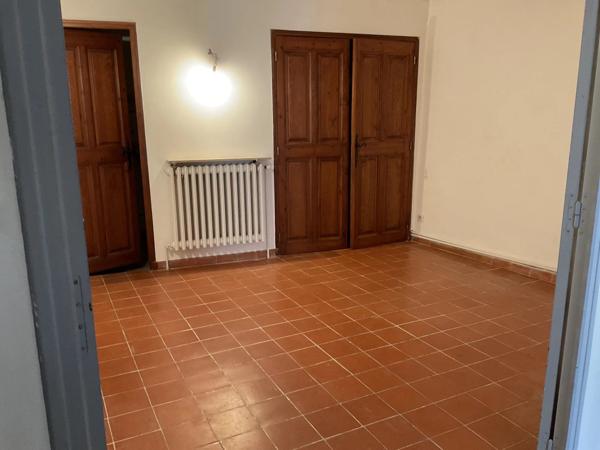 Location                                                      Maison de village
                        
                     3 pièces                      82 m2                     à Pourrières
