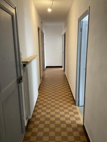 Location                                                      Maison de village
                        
                     3 pièces                      82 m2                     à Pourrières