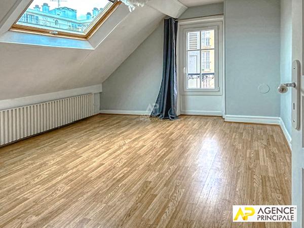 Versailles Notre-Dame Les Prés Appartement 3 pièces 67 m² au sol situé au 3eme et dernier étage avec cave €498 000 ** - Référence 26746