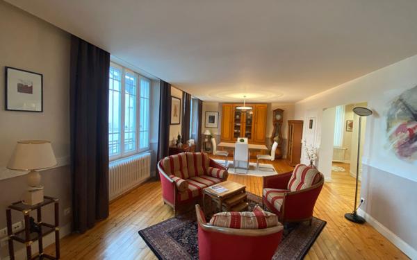 Appartement à louer    2 pièces • 99,43 m2 Lorient