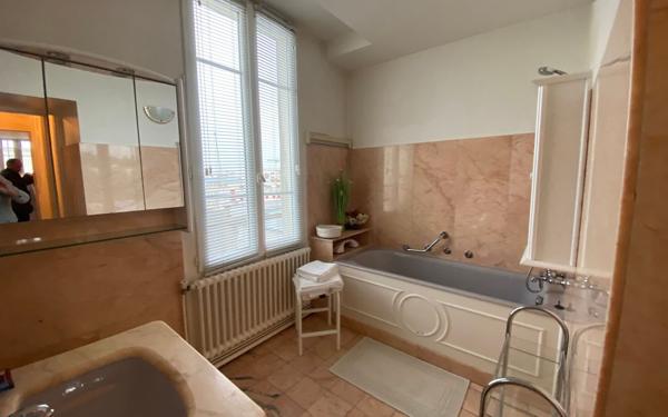 Appartement à louer    2 pièces • 99,43 m2 Lorient