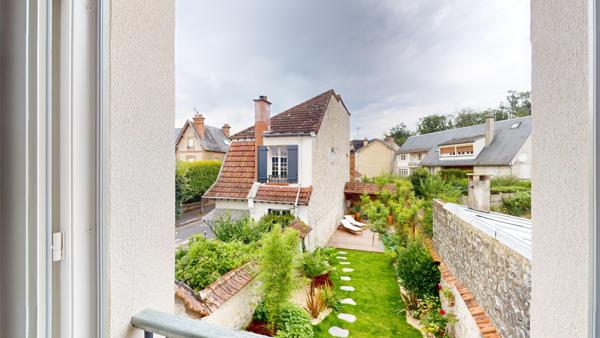 Maison superbement rénovée (280 000 € de travaux), avec jardin et piscine