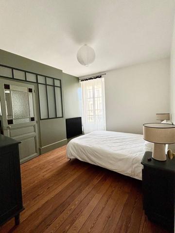 Maison superbement rénovée (280 000 € de travaux), avec jardin et piscine