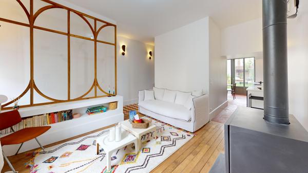 Maison superbement rénovée (280 000 € de travaux), avec jardin et piscine