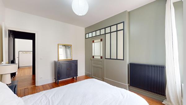 Maison superbement rénovée (280 000 € de travaux), avec jardin et piscine