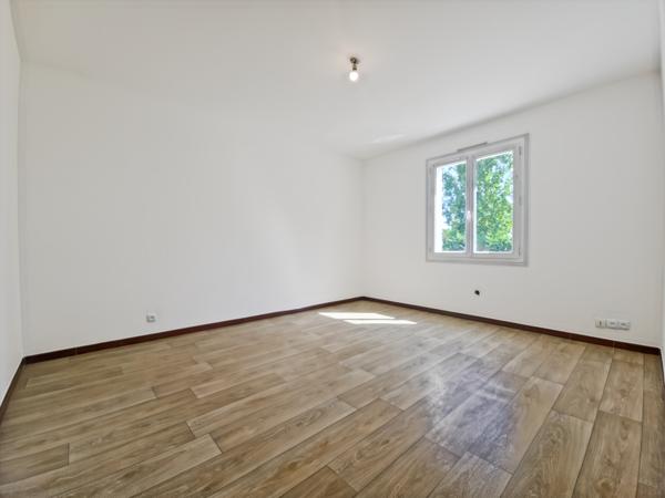 Maison
         6 pièces
        - 130 m² Exclusivité 424 500 € *