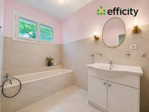 Maison
         6 pièces
        - 130 m² Exclusivité 424 500 € *