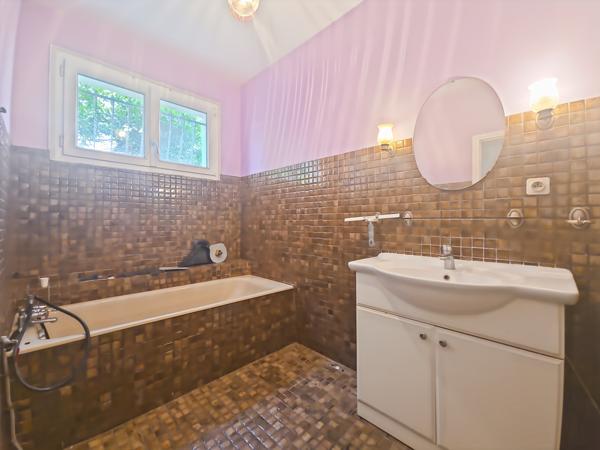 Maison
         6 pièces
        - 130 m² Exclusivité 424 500 € *