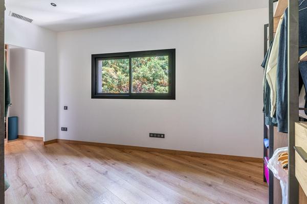 Maison contemporaine lumineuse avec piscine