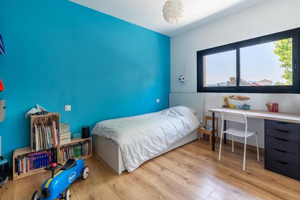Maison contemporaine lumineuse avec piscine