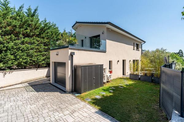 Maison contemporaine lumineuse avec piscine