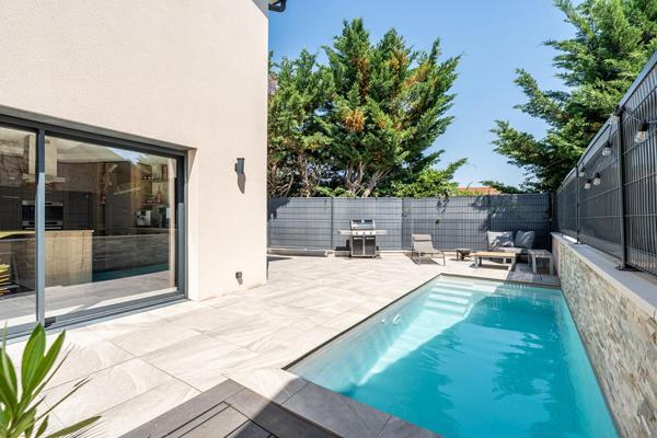 Maison contemporaine lumineuse avec piscine
