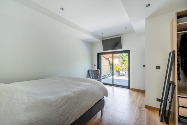 Maison contemporaine lumineuse avec piscine