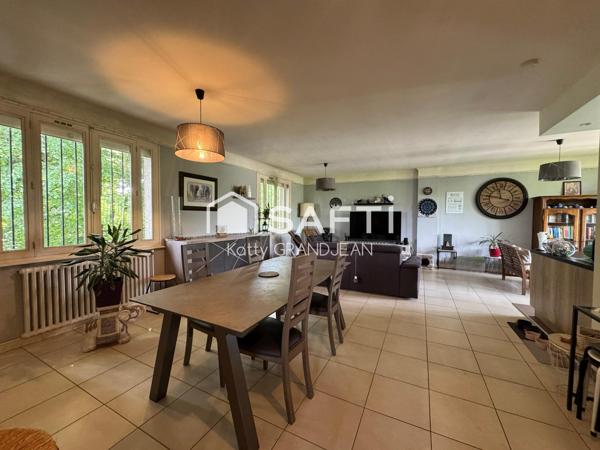 Maison à Péronnas 173 m² sur un terrain de 993 m²