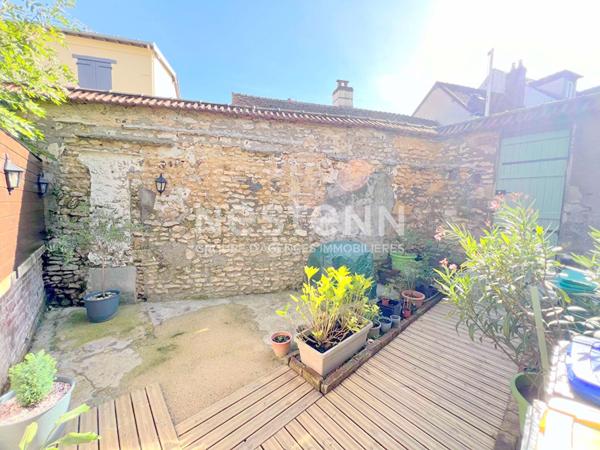 CHAUMONT EN VEXIN Maison de ville de 65 m² rénovée 2 chambres / 1 bureau avec jardin privatif