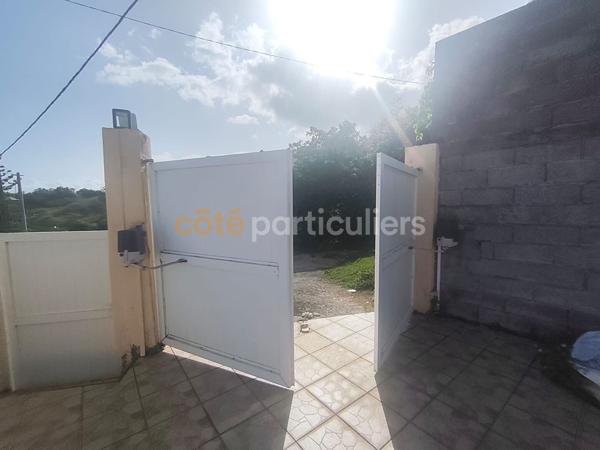 Location
                Appartement118 m² - 4 Pièces -
                    LE GOSIER (97190)