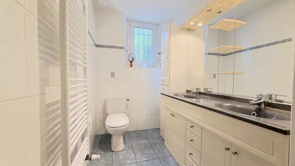 Finistère (29) – À vendre à Quimper centre : maison T5 de 124 m² habitable (182 m² utile ), sur un terrain de 398 m², avec sous-sol intégral et garage.