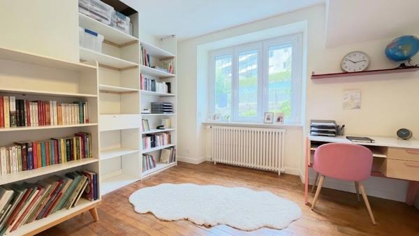 Finistère (29) – À vendre à Quimper centre : maison T5 de 124 m² habitable (182 m² utile ), sur un terrain de 398 m², avec sous-sol intégral et garage.