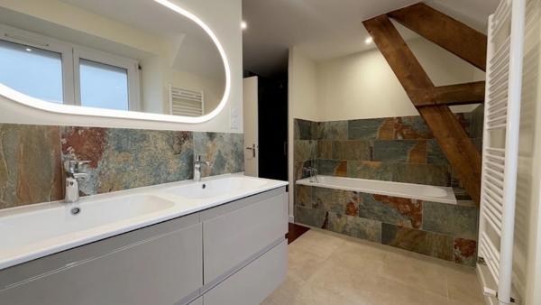 Finistère (29) – À vendre à Quimper centre : maison T5 de 124 m² habitable (182 m² utile ), sur un terrain de 398 m², avec sous-sol intégral et garage.