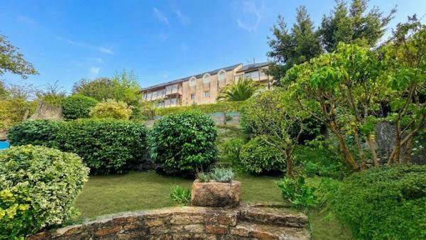 Finistère (29) – À vendre à Quimper centre : maison T5 de 124 m² habitable (182 m² utile ), sur un terrain de 398 m², avec sous-sol intégral et garage.