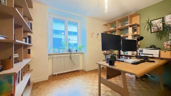Finistère (29) – À vendre à Quimper centre : maison T5 de 124 m² habitable (182 m² utile ), sur un terrain de 398 m², avec sous-sol intégral et garage.