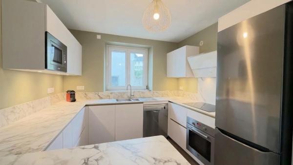 Finistère (29) – À vendre à Quimper centre : maison T5 de 124 m² habitable (182 m² utile ), sur un terrain de 398 m², avec sous-sol intégral et garage.