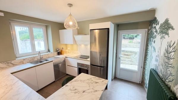 Finistère (29) – À vendre à Quimper centre : maison T5 de 124 m² habitable (182 m² utile ), sur un terrain de 398 m², avec sous-sol intégral et garage.