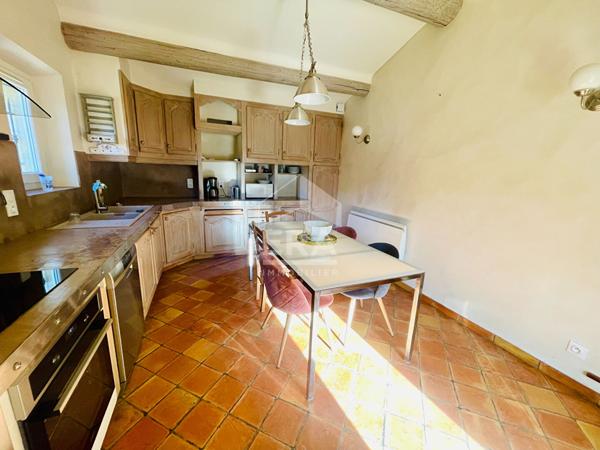 Villa meublée avec piscine et espaces extérieurs secteur campagne