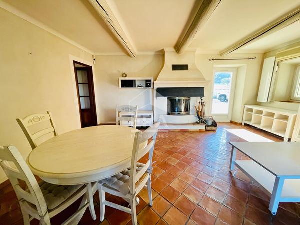 Villa meublée avec piscine et espaces extérieurs secteur campagne