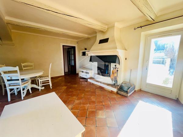 Villa meublée avec piscine et espaces extérieurs secteur campagne