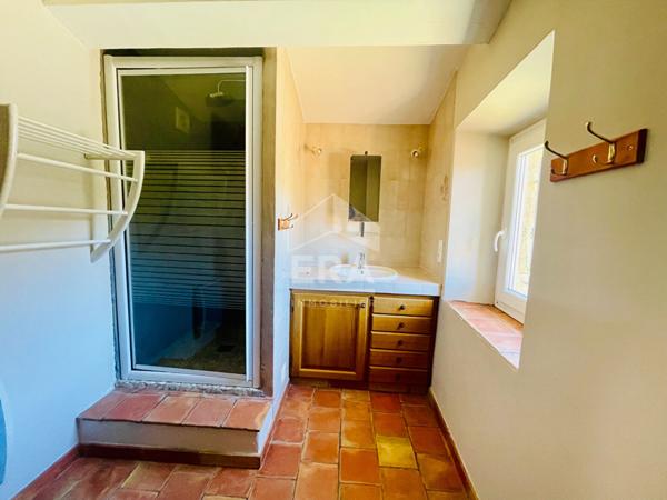 Villa meublée avec piscine et espaces extérieurs secteur campagne