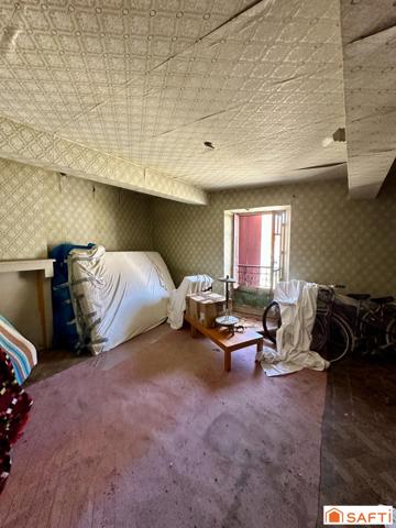 Maison de bourg avec 3 chambres, cave et dépendance