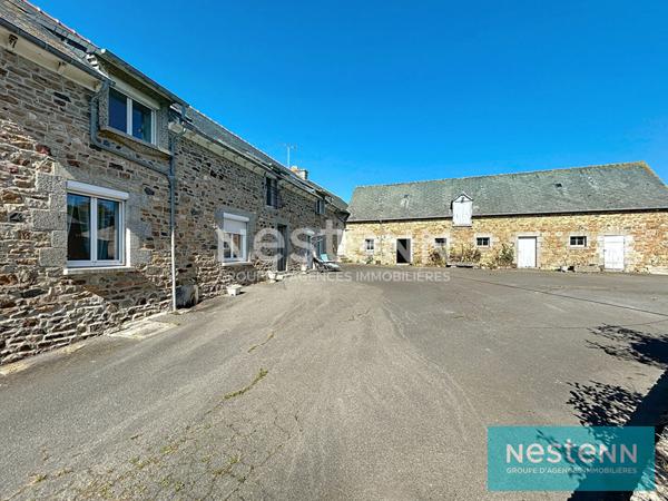 CORPS DE FERME A VENDRE HILLION - Corps de ferme avec fort potentiel de 170 m² habitables + dépendances