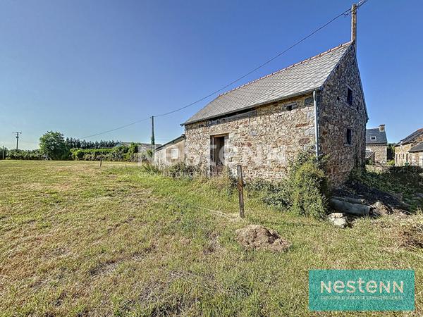 CORPS DE FERME A VENDRE HILLION - Corps de ferme avec fort potentiel de 170 m² habitables + dépendances
