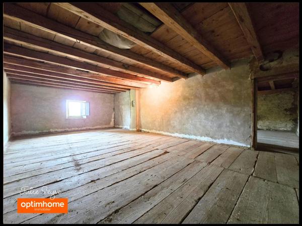 Maison à fort potentiel – 127m² évolutifs à 200m²,  annexe aménageable , vue Golf, proximité Genève