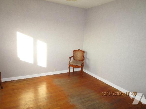 Maison d'habitation située dans un secteur calme, composée de : 
- Au rez-de-chaussée : garage...