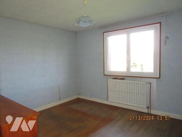 Maison d'habitation située dans un secteur calme, composée de : 
- Au rez-de-chaussée : garage...