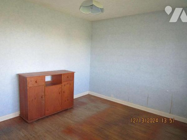 Maison d'habitation située dans un secteur calme, composée de : 
- Au rez-de-chaussée : garage...