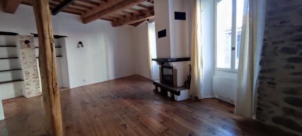 Maison de caractère F4/5 avec garage et patio