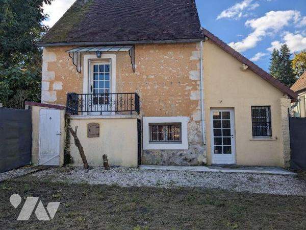 A CONDEAU, dans le bourg !

Charmante maison restaurée d'environ 60 m2 comprenant:

- rez-d...