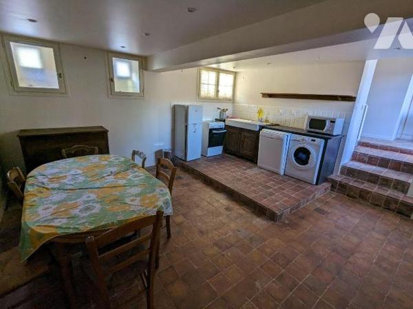 A CONDEAU, dans le bourg !

Charmante maison restaurée d'environ 60 m2 comprenant:

- rez-d...