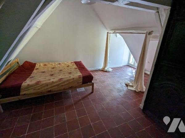 A CONDEAU, dans le bourg !

Charmante maison restaurée d'environ 60 m2 comprenant:

- rez-d...