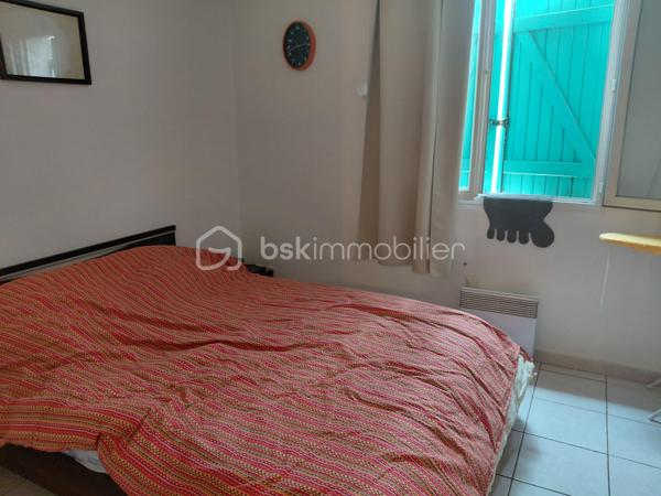 🌊 **À deux pas de la mer, une opportunité qui ne devrait pas rester longtemps sur le marché !**

Vous recherchez un **pied-à-terre en bord de mer**, une **résidence secondaire** ou un **investissement locatif** ? Cette villa est peut-être exactement ce que vous attendiez !

📍 Située dans une **résidence sécurisée à Torreilles**, cette villa vous propose :

✨ Un séjour agréable
🍽️ Une kitchenette équipée
🧺 Un cellier
🛏️ Une chambre
🚿 Une salle d’eau
🚽 Un WC
🚗 **Une place de parking**

Vendue meublée

🌴 **La mer à deux pas**, une résidence sécurisée et un prix particulièrement attractif : **119 000 €**.

💰 Que ce soit pour profiter vous-même de votre pied-à-terre au soleil ou pour réaliser un **investissement locatif**, ce bien représente une **belle opportunité à saisir rapidement**.

⚠️ À ce prix et avec cette proximité de la mer, **il risque de ne pas rester disponible très longtemps !**

📞 **Une visite ? Une question ? Contactez-moi dès maintenant !**

**Sabrina Willaert**
Conseillère en immobilier indépendante
**BSK Immobilier**
📱 **06 07 32 74 33**

👉 **Ne laissez pas passer cette nouvelle opportunité sur Torreilles !**