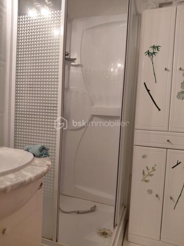 🌊 **À deux pas de la mer, une opportunité qui ne devrait pas rester longtemps sur le marché !**

Vous recherchez un **pied-à-terre en bord de mer**, une **résidence secondaire** ou un **investissement locatif** ? Cette villa est peut-être exactement ce que vous attendiez !

📍 Située dans une **résidence sécurisée à Torreilles**, cette villa vous propose :

✨ Un séjour agréable
🍽️ Une kitchenette équipée
🧺 Un cellier
🛏️ Une chambre
🚿 Une salle d’eau
🚽 Un WC
🚗 **Une place de parking**

Vendue meublée

🌴 **La mer à deux pas**, une résidence sécurisée et un prix particulièrement attractif : **119 000 €**.

💰 Que ce soit pour profiter vous-même de votre pied-à-terre au soleil ou pour réaliser un **investissement locatif**, ce bien représente une **belle opportunité à saisir rapidement**.

⚠️ À ce prix et avec cette proximité de la mer, **il risque de ne pas rester disponible très longtemps !**

📞 **Une visite ? Une question ? Contactez-moi dès maintenant !**

**Sabrina Willaert**
Conseillère en immobilier indépendante
**BSK Immobilier**
📱 **06 07 32 74 33**

👉 **Ne laissez pas passer cette nouvelle opportunité sur Torreilles !**